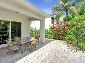 842 Spinnaker Dr E, Hollywood FL 33019