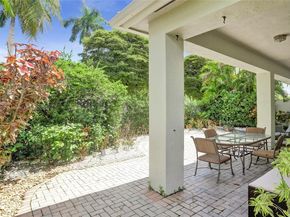 842 Spinnaker Dr E, Hollywood FL 33019