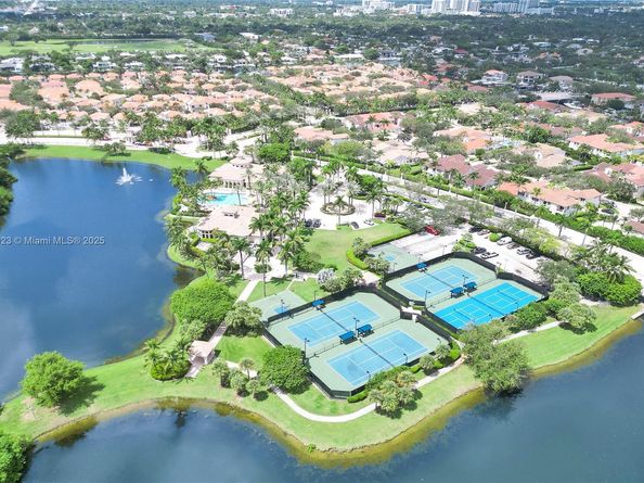 842 Spinnaker Dr E, Hollywood FL 33019