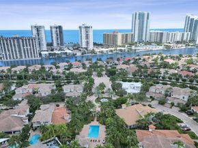 842 Spinnaker Dr E, Hollywood FL 33019