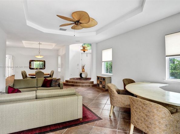 842 Spinnaker Dr E, Hollywood FL 33019