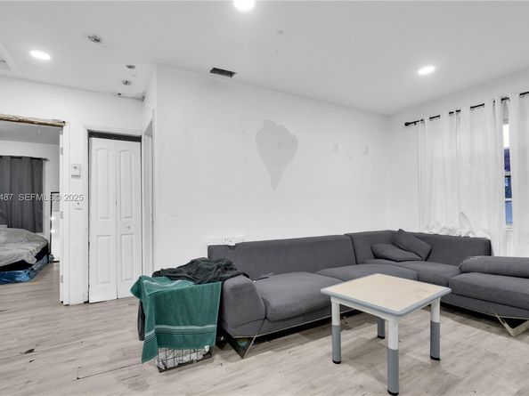 4712 NW 5th St, Miami FL 33126