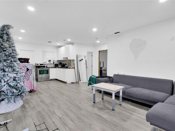 4712 NW 5th St, Miami FL 33126