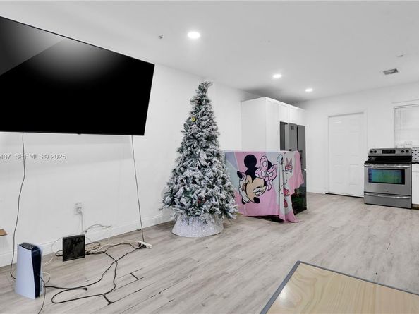 4712 NW 5th St, Miami FL 33126