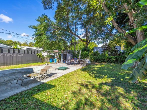 2271 SW 11th St, Miami FL 33135