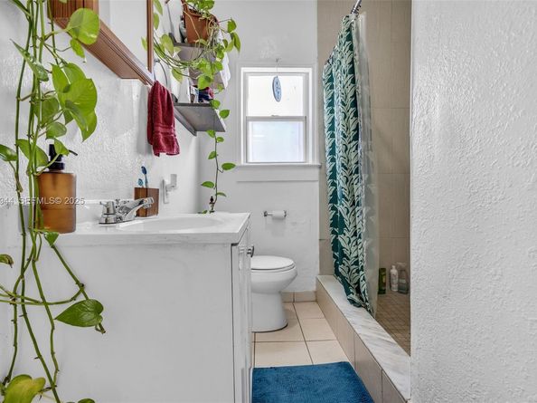 2271 SW 11th St, Miami FL 33135