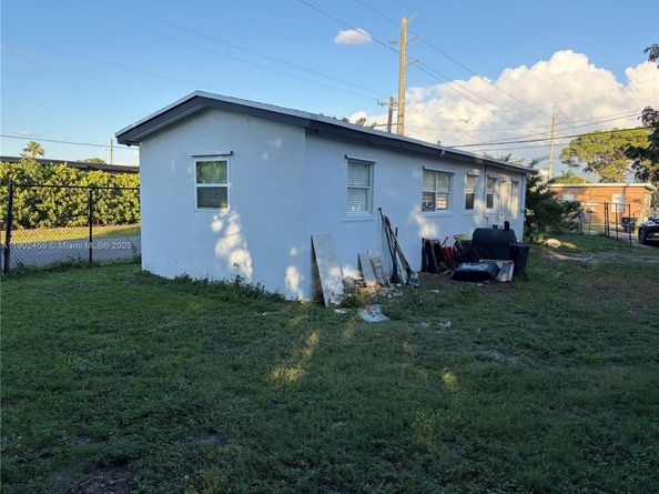 1430 NW 7th St, Fort Lauderdale FL 33311