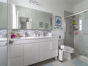 561 NW 204th St, Miami Gardens FL 33169