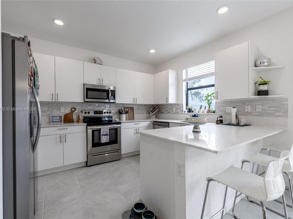 561 NW 204th St, Miami Gardens FL 33169