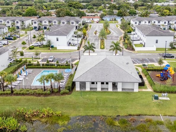 561 NW 204th St, Miami Gardens FL 33169