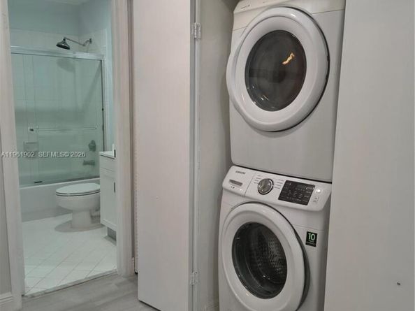 2250 NW 78th Ave 201, Pembroke Pines FL 33024