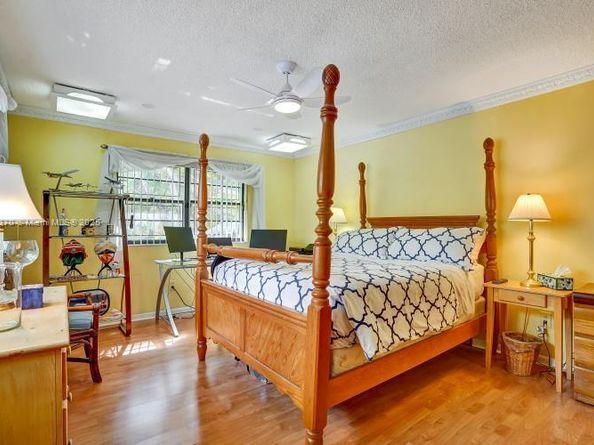 10026 NW 52nd Ter, Doral FL 33178