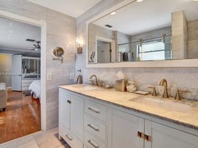 10026 NW 52nd Ter, Doral FL 33178