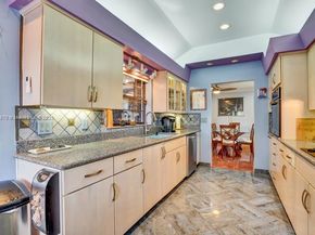 10026 NW 52nd Ter, Doral FL 33178