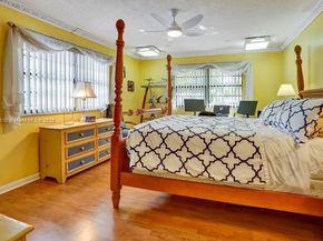 10026 NW 52nd Ter, Doral FL 33178