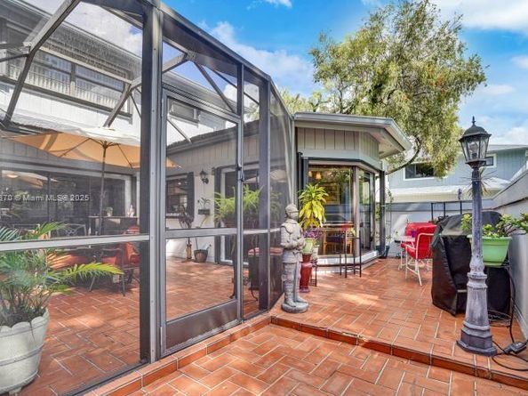 10026 NW 52nd Ter, Doral FL 33178