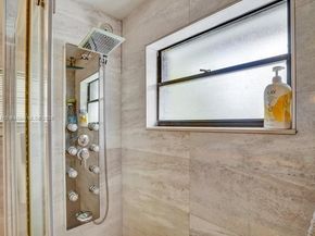 10026 NW 52nd Ter, Doral FL 33178