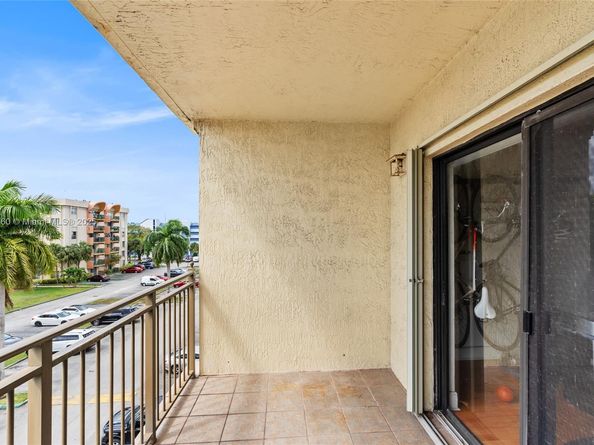 9340 Fontainebleau Blvd W411, Miami FL 33172
