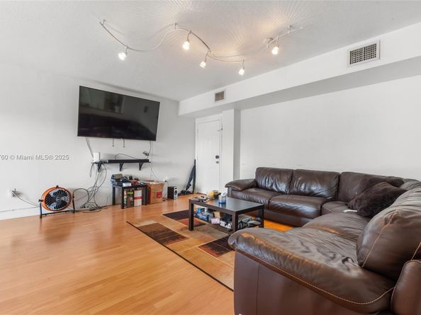 9340 Fontainebleau Blvd W411, Miami FL 33172