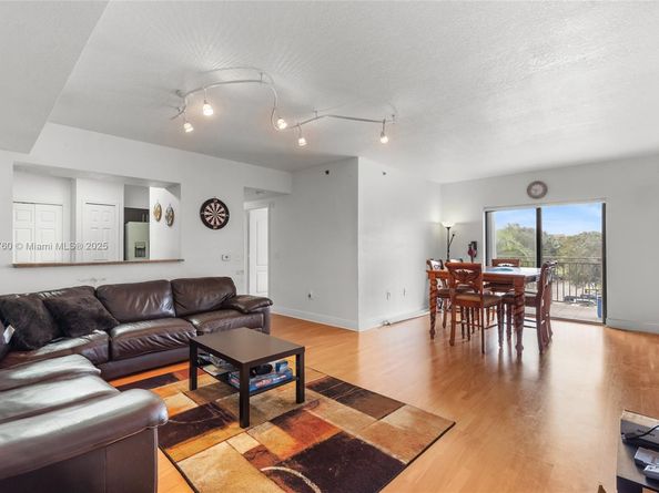 9340 Fontainebleau Blvd W411, Miami FL 33172