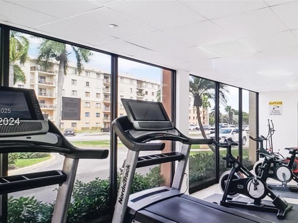 9340 Fontainebleau Blvd W411, Miami FL 33172