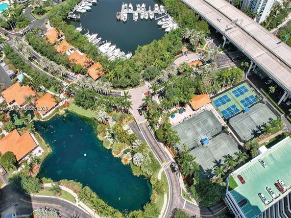 3600 Mystic Pointe Dr 215, Aventura FL 33180
