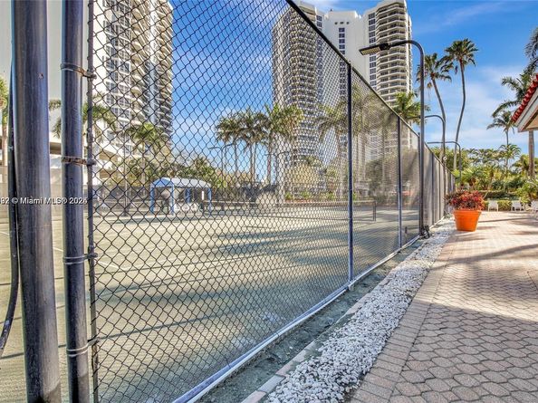 3600 Mystic Pointe Dr 215, Aventura FL 33180