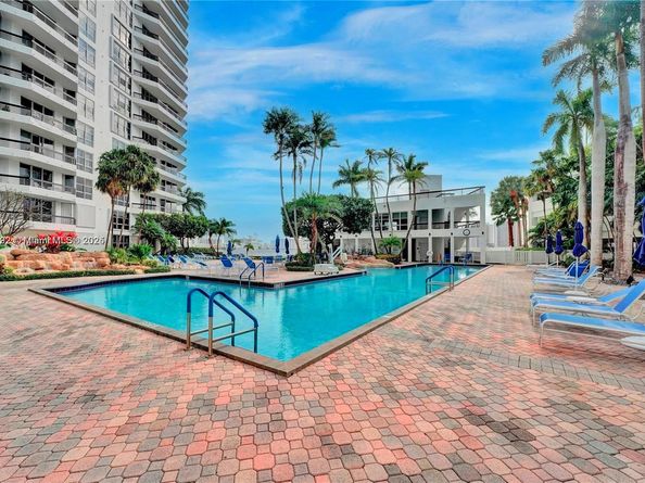 3600 Mystic Pointe Dr 215, Aventura FL 33180
