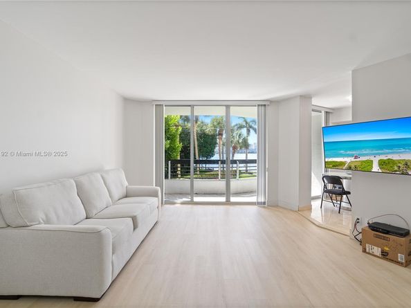3600 Mystic Pointe Dr 215, Aventura FL 33180