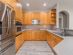 1611 Passion Vine Cir 122, Weston FL 33326