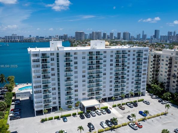 2841 NE 163rd St 1211, North Miami Beach FL 33160