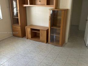 41 E 20th St, Hialeah FL 33010