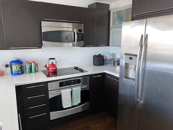 90 SW 3rd St 4001, Miami FL 33130