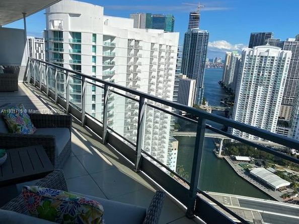 90 SW 3rd St 4001, Miami FL 33130