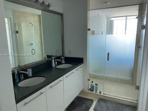90 SW 3rd St 4001, Miami FL 33130