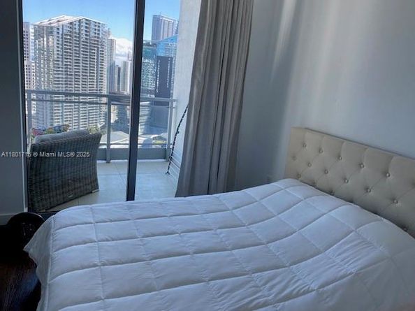 90 SW 3rd St 4001, Miami FL 33130