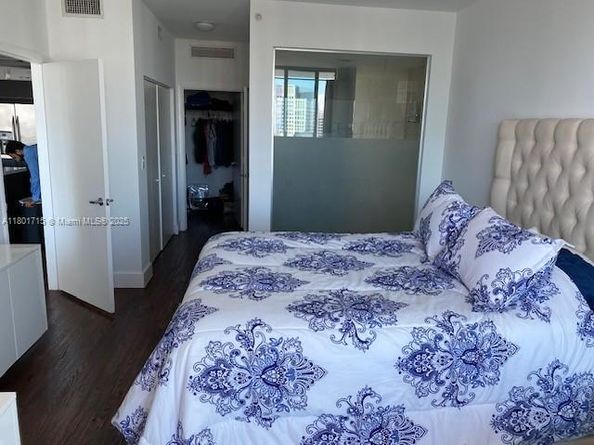 90 SW 3rd St 4001, Miami FL 33130