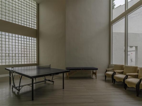 20281 E Country Club Dr 1704, Aventura FL 33180