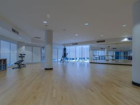 20281 E Country Club Dr 1704, Aventura FL 33180