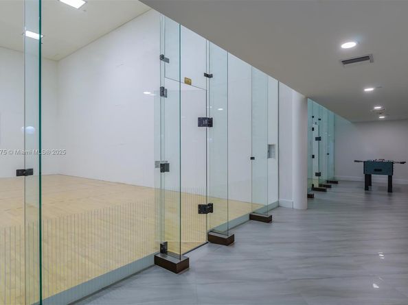 20281 E Country Club Dr 1704, Aventura FL 33180