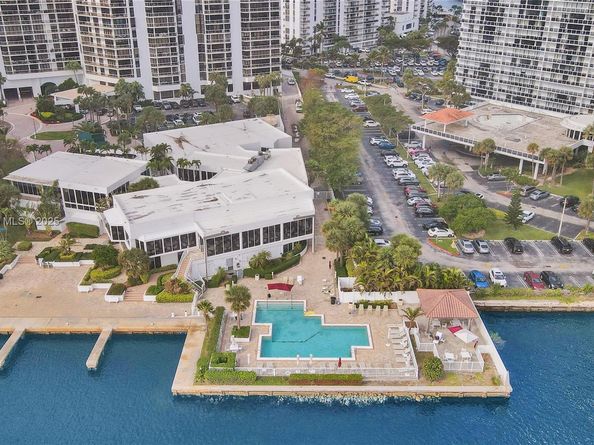 20281 E Country Club Dr 1704, Aventura FL 33180