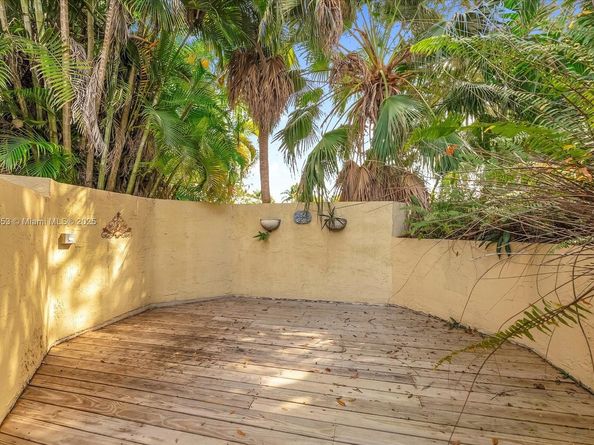 13000 NW 5th St, Plantation FL 33325