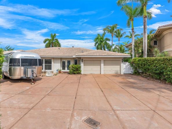 2401 Fryer Pt, Fort Lauderdale FL 33305