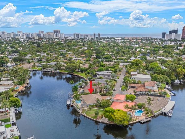 2401 Fryer Pt, Fort Lauderdale FL 33305