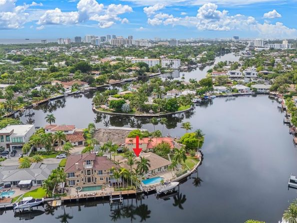 2401 Fryer Pt, Fort Lauderdale FL 33305