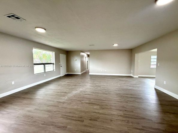 2920 NW 179th St, Miami Gardens FL 33056