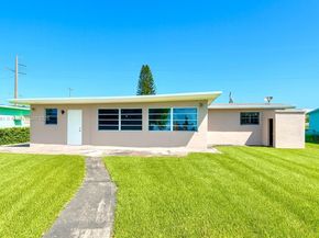 2920 NW 179th St, Miami Gardens FL 33056