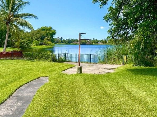 2920 NW 179th St, Miami Gardens FL 33056