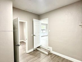 2920 NW 179th St, Miami Gardens FL 33056