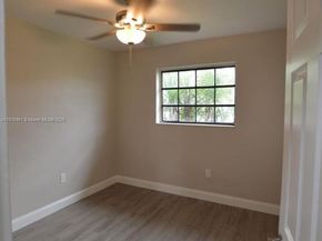 2920 NW 179th St, Miami Gardens FL 33056